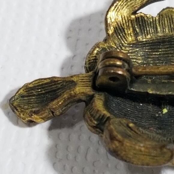 Vintage brass tortoise brooch 1"x7/8" - Picture 11 of 15
